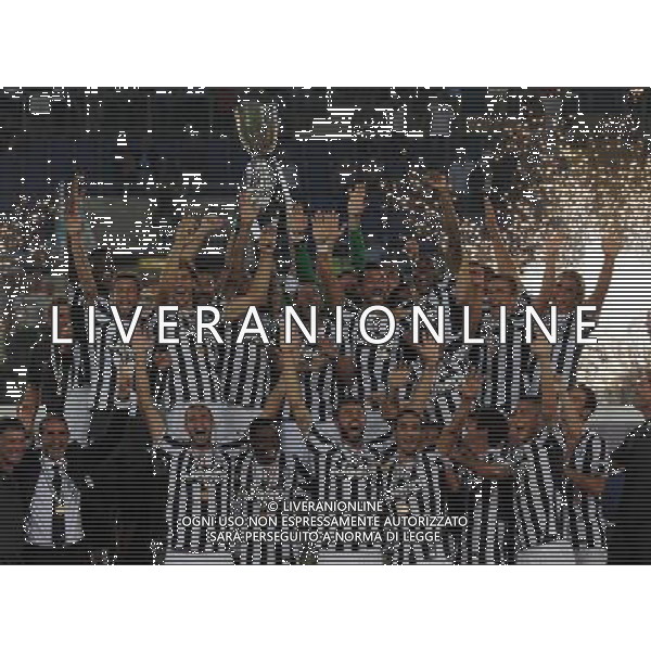 Supercoppa TIM 2013 Torino - 18.08.2013 Juventus-Lazio Nella Foto:Squadra Buffon Gianluigi alzano la coppa /Ph.Vitez-Ag. Aldo Liverani