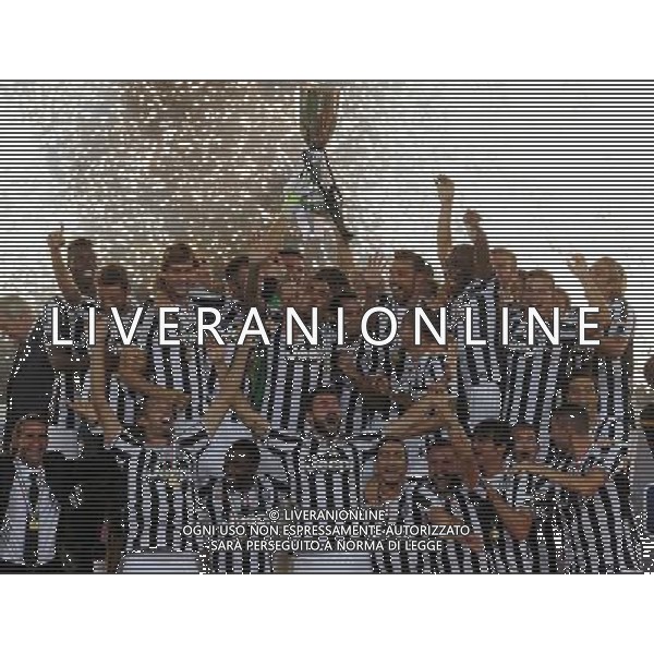 Supercoppa TIM 2013 Torino - 18.08.2013 Juventus-Lazio Nella Foto:Squadra Buffon Gianluigi alzano la coppa /Ph.Vitez-Ag. Aldo Liverani