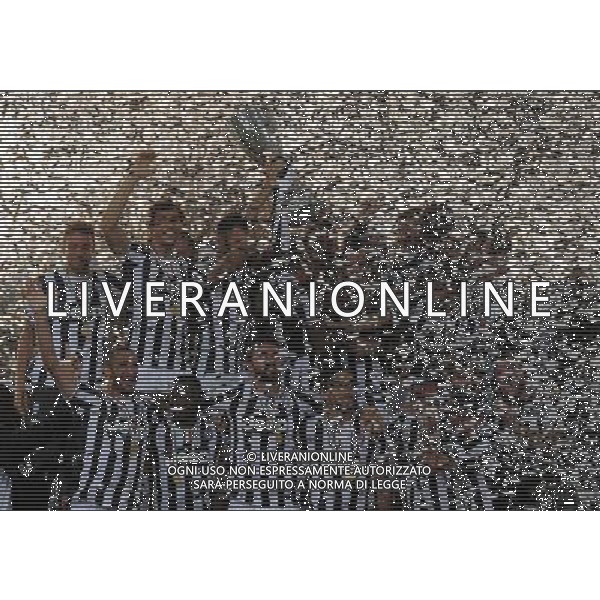 Supercoppa TIM 2013 Torino - 18.08.2013 Juventus-Lazio Nella Foto:Squadra Buffon Gianluigi alzano la coppa /Ph.Vitez-Ag. Aldo Liverani
