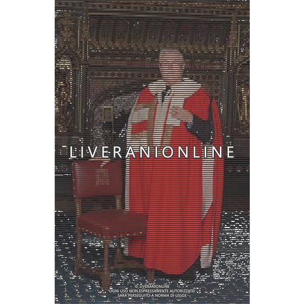  BARON MAGINNIS OF DRUMGLASS of Carnteel in the County of Tyrone (Kenneth Wiggins Maginnis) Life Peer Former Ulster Unionist MP In ceremonial robes for his Introduction in the House of Lords COMPULSORY CREDIT: UPPA/Photoshot Photo UGL 018743/C-22 24.10.2001 ©PHOTOSHOT/AGENZIA ALDO LIVERANI SAS - ITALY ONLY - EDITORIAL USE ONLY