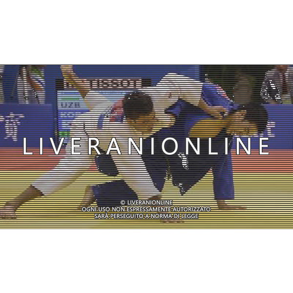 (130819)-- NANJING, Aug. 19 -- South Korea\'s An Jaesang(R) competes after winning the Final of Boys-81kg Judo Match at 2013 Asian Youth Games in Nanjing, capital city of east China\'s Jiangsu Province, on Aug. 19, 2013. South Korea\'s An Jaesang won Uzbekistan\'s Mirzayorov Mukhriddin.(/Wang Haofei) ©photoshot/AGENZIA ALDO LIVERANI SAS - ITALY ONLY - Giochi della Gioventu\' 2013 asiatici a Nanjing capitale della Cina orientale nella provincia del Jiangsu, agosto 2013.