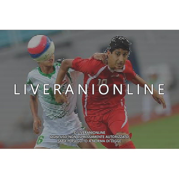 (130821) -- NANJING, Aug. 21, 2013 () -- Iran\'s Rashno Shahab (R) vies for the ball during the men\'s soccer semifinal against Iraq at 2013 Asian Youth Games in Nanjing, capital of east China\'s Jiangsu Province, Aug. 21£å2013. Iran won the match 1-0. (/Gong Lei) ©photoshot/AGENZIA ALDO LIVERANI SAS - ITALY ONLY - Giochi della Gioventu\' 2013 asiatici a Nanjing capitale della Cina orientale nella provincia del Jiangsu, agosto 2013.