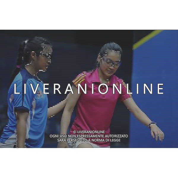 (SP)ASIAN GAMES-CHINA-NANJING-Squash (CN) (130823)--NANJING, Aug. 23 -- Malaysia\'s Arnold Rachel Mae(L) comforts Choi Uen Shan(R) from China\'s Hong Kong who made a fault during women\'s team final of Squash event at 2013 Asian Youth Games in Nanjing, capital city of east China\'s Jiangsu Province, on Aug. 23, 2013. Malaysia won the gold medal of the event with the score 2-0 . (/Fan Minda) ©photoshot/AGENZIA ALDO LIVERANI SAS - ITALY ONLY - Giochi della Gioventu\' 2013 asiatici a Nanjing capitale della Cina orientale nella provincia del Jiangsu, agosto 2013.