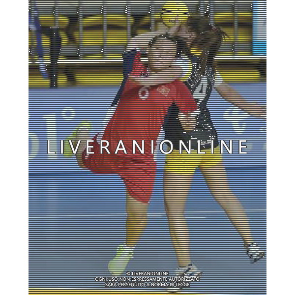 (SP)ASIAN YOUTH GAMES-CHINA-NANJING-HANDBALL(CN) (130823) -- NANJING, Aug. 23, 2013 () -- Mongolia\'s Ariunaa Saranzug(L) shoots during the women\'s handball single round match against Viet Nam at 2013 Asian Youth Games in Nanjing, capital of east China\'s Jiangsu Province, on Aug. 23, 2013. Viet Nam won the match 37-14. (/Wei Peiquan) ©photoshot/AGENZIA ALDO LIVERANI SAS - ITALY ONLY - Giochi della Gioventu\' 2013 asiatici a Nanjing capitale della Cina orientale nella provincia del Jiangsu, agosto 2013.