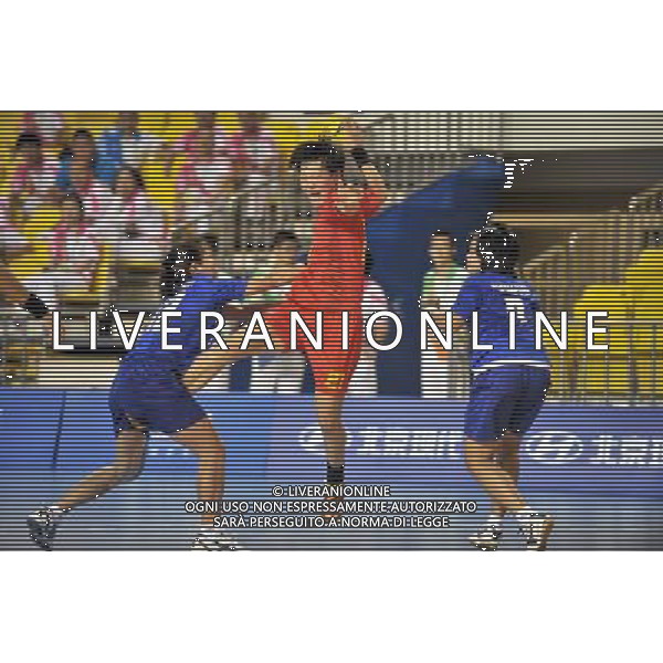 (SP)ASIAN YOUTH GAMES-CHINA-NANJING-WOMEN\'S HANDBALL(CN) (130823)--NANJING, Aug. 23, 2013()-- China\'s Suo Shanshan shoots the ball during a women\'s handball single round against Thailand at 2013 Asian Youth Games in Nanjing, capital of east China\'s Jiangsu province, Aug. 23, 2013. China claimed the Bronze medal after the whole single round. (/Shen Peng) ©photoshot/AGENZIA ALDO LIVERANI SAS - ITALY ONLY - Giochi della Gioventu\' 2013 asiatici a Nanjing capitale della Cina orientale nella provincia del Jiangsu, agosto 2013.