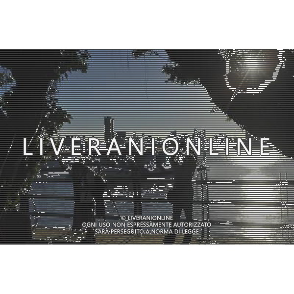 (130827) -- TAIPEI, Aug. 27, 2013 () -- Tourists take photos by the Dadaocheng Wharf in Taipei, southeast China\'s Taiwan, Aug. 27, 2013. Dadaocheng was an important trading port in the 19th century, and is now a tourist attraction and shopping area. (/Lu Peng) (mp) ©photoshot/AGENZIA ALDO LIVERANI SAS - ITALY ONLY - Vedute panoramih“che della citta\' e del molo di Dadaocheng, con un importante porto commerciale nel 19mo secolo, e\' ora un\'attrazione turistica a Taipei, sud-est della Cina, Taiwan, 27 agosto 2013.