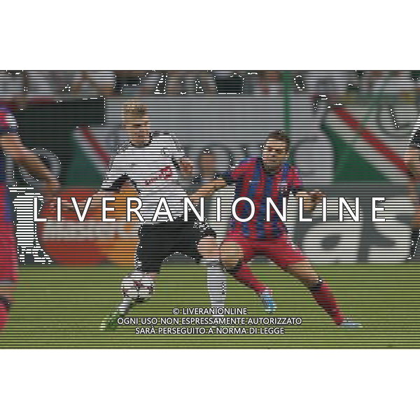 WARSZAWA 27.08.2013 REWANZOWY MECZ IV RUNDA ELIMINACYJNA LIGA MISTRZOW SEZON 2013/14: LEGIA WARSZAWA - STEAUA BUKARESZT --- UEFA CHAMPIONS LEAGUE FOURTH QUALIFYING ROUND SECOND MATCH: LEGIA WARSAW - STEAUA BUCHAREST DOMINIK FURMAN ADRIAN POPA FOT. PIOTR KUCZA/NEWSPIX.PL --- Newspix.pl AG ALDO LIVERANI SAS ONLY ITALY *** Local Caption *** www.newspix.pl mail us: info@newspix.pl call us: 0048 022 23 22 222 --- Polish Picture Agency by Ringier Axel Springer Poland