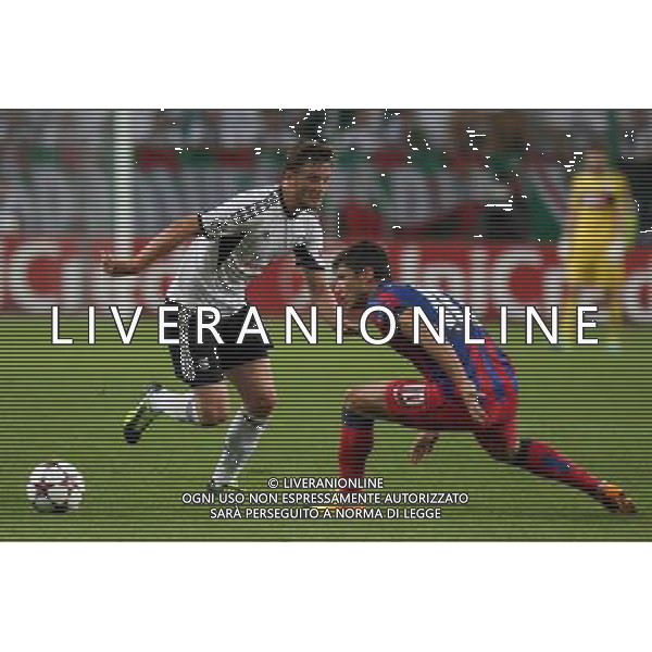 27.08.2013, Warszawa, pilka nozna, football, Liga Mistrzow kwalifikacje, Champions League play-off, Legia Warszawa - Steaua Bukareszt, Bartosz Bereszynski (Legia), Cristian Tanase (Steaua), fot. Tomasz Jastrzebowski / Foto Olimpik/NEWSPIX.PL --- Newspix.pl AG ALDO LIVERANI SAS ONLY ITALY *** Local Caption *** www.newspix.pl mail us: info@newspix.pl call us: 0048 022 23 22 222 --- Polish Picture Agency by Ringier Axel Springer Poland