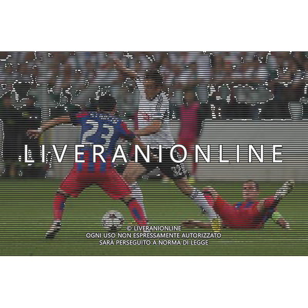 27.08.2013, Warszawa, pilka nozna, football, Liga Mistrzow kwalifikacje, Champions League play-off, Legia Warszawa - Steaua Bukareszt, Miroslav Radovic (Legia), Nicolae Stanciu, Alexandru Bourceanu (Steaua), fot. Tomasz Jastrzebowski / Foto Olimpik/NEWSPIX.PL --- Newspix.pl AG ALDO LIVERANI SAS ONLY ITALY *** Local Caption *** www.newspix.pl mail us: info@newspix.pl call us: 0048 022 23 22 222 --- Polish Picture Agency by Ringier Axel Springer Poland