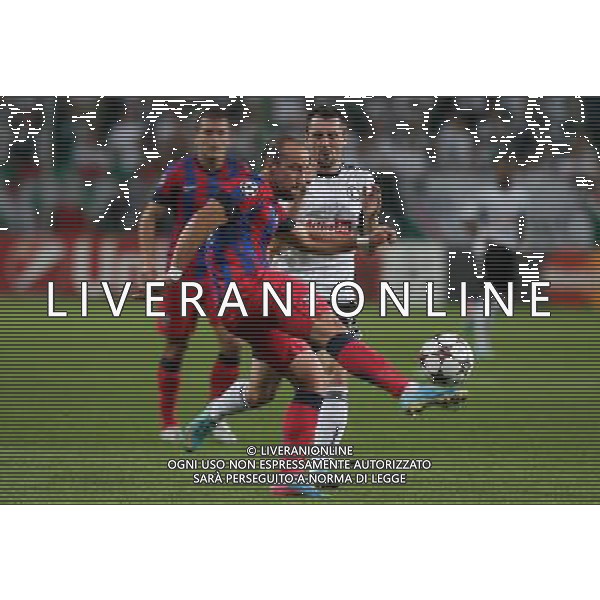 27.08.2013, Warszawa, pilka nozna, football, Liga Mistrzow kwalifikacje, Champions League play-off, Legia Warszawa - Steaua Bukareszt, Iasmin Latovlevici (Steaua), Michal Kucharczyk (Legia), fot. Tomasz Jastrzebowski / Foto Olimpik/NEWSPIX.PL --- Newspix.pl AG ALDO LIVERANI SAS ONLY ITALY *** Local Caption *** www.newspix.pl mail us: info@newspix.pl call us: 0048 022 23 22 222 --- Polish Picture Agency by Ringier Axel Springer Poland