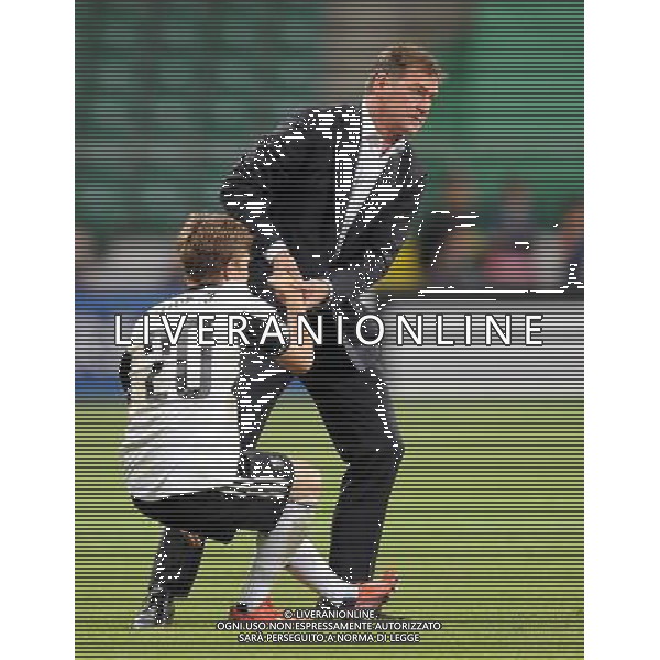2013.08.27 WARSZAWA PILKA NOZNA LIGA MISTRZOW SEZON 2013/2014 FOOTBALL UEFA CHAMPIONS LEAGUE SEASON 2013/2014 LEGIA WARSZAWA - STEAUA BUKARESZT BUCURESTI N/Z SMUTEK PORAZKA PO MECZU JAKUB KOSECKI JAN URBAN (TRENER, HEAD COACH) FOTO LUKASZ LASKOWSKI / PRESSFOCUS NEWSPIXPL --- Newspix.pl AG ALDO LIVERANI SAS ONLY ITALY *** Local Caption *** www.newspix.pl mail us: info@newspix.pl call us: 0048 022 23 22 222 --- Polish Picture Agency by Ringier Axel Springer Poland