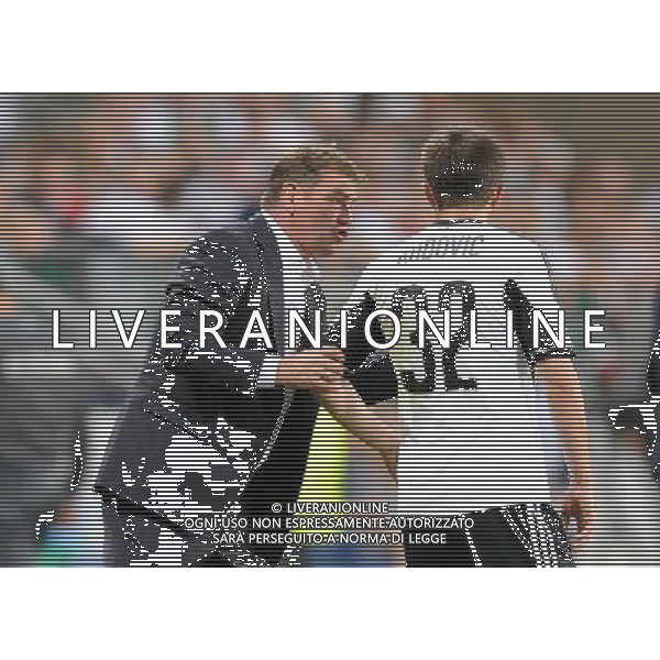 2013.08.27 WARSZAWA PILKA NOZNA LIGA MISTRZOW SEZON 2013/2014 FOOTBALL UEFA CHAMPIONS LEAGUE SEASON 2013/2014 LEGIA WARSZAWA - STEAUA BUKARESZT BUCURESTI N/Z JAN URBAN (TRENER, HEAD COACH) MIROSLAV RADOVIC FOTO LUKASZ LASKOWSKI / PRESSFOCUS NEWSPIXPL --- Newspix.pl AG ALDO LIVERANI SAS ONLY ITALY *** Local Caption *** www.newspix.pl mail us: info@newspix.pl call us: 0048 022 23 22 222 --- Polish Picture Agency by Ringier Axel Springer Poland