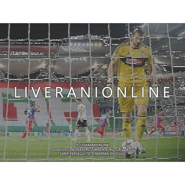 2013.08.27 WARSZAWA PILKA NOZNA LIGA MISTRZOW SEZON 2013/2014 FOOTBALL UEFA CHAMPIONS LEAGUE SEASON 2013/2014 LEGIA WARSZAWA - STEAUA BUKARESZT BUCURESTI N/Z BRAMKA GOL RADOSC SMUTEK DUSAN KUCIAK FOTO LUKASZ LASKOWSKI / PRESSFOCUS NEWSPIXPL --- Newspix.pl AG ALDO LIVERANI SAS ONLY ITALY *** Local Caption *** www.newspix.pl mail us: info@newspix.pl call us: 0048 022 23 22 222 --- Polish Picture Agency by Ringier Axel Springer Poland