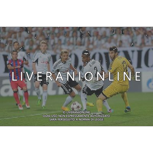 2013.08.27 WARSZAWA PILKA NOZNA LIGA MISTRZOW SEZON 2013/2014 FOOTBALL UEFA CHAMPIONS LEAGUE SEASON 2013/2014 LEGIA WARSZAWA - STEAUA BUKARESZT BUCURESTI N/Z BRAMKA GOL RADOSC 0-1 JAKUB RZEZNICZAK DOSSA JUNIOR DUSAN KUCIAK NICOLAE STANCIU FOTO LUKASZ LASKOWSKI / PRESSFOCUS NEWSPIXPL --- Newspix.pl AG ALDO LIVERANI SAS ONLY ITALY *** Local Caption *** www.newspix.pl mail us: info@newspix.pl call us: 0048 022 23 22 222 --- Polish Picture Agency by Ringier Axel Springer Poland