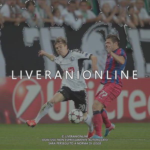 27.08.2013 WARSZAWA, LAZIENKOWSKA3 PEPSI ARENA PILKA NOZNA, RUNDA PLAY OFF KWALIFIKACJI DO DO UEFA LIGII MISTRZOW (PLAY OFF QUALIFICATION ROUND UEFA CHAMPIONS LEAGUE SECOND GAME) MECZ LEGIA WARSZAWA - STAEUA BUKARESZT (GAME LEGIA WARSAW - STEAUA BUCURESTI) NZ JAKUB KOSECKI (L), ADRIAN POPA FOTO LUKASZ GROCHALA/CYFRASPORT/NEWSPIX.PL --- Newspix.pl AG ALDO LIVERANI SAS ONLY ITALY *** Local Caption *** www.newspix.pl mail us: info@newspix.pl call us: 0048 022 23 22 222 --- Polish Picture Agency by Ringier Axel Springer Poland