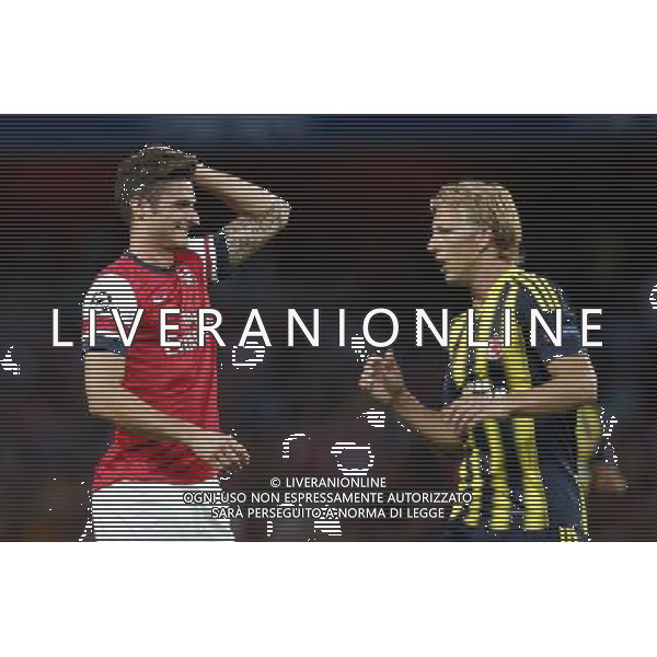 (130828) -- LONDON, Aug. 28, 2013 () -- Olivier Giroud (L) of Arsenal reacts as Dirk Kuyt of Fenerbahce looks on during the UEFA Champions League Play-off Round Second leg match between Arsenal FC and Fenerbahce SK at Emirates Stadium in London, Britain on Aug. 27, 2013. Arsenal won 2-0 in this match. Arsenal defeated Fenerbahce with a 5-0 in aggregate to reach the Champions League for the 16th consecutive year.(/Wang Lili)
