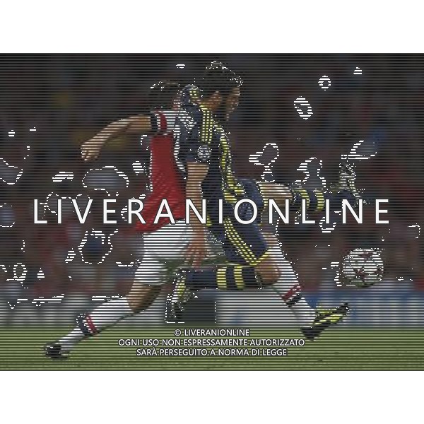(130828) -- LONDON, Aug. 28, 2013 () -- Olivier Giroud(L) of Arsenal vies with Egemen Korkmaz of Fenerbahce during the UEFA Champions League Play-off Round Second leg match between Arsenal FC and Fenerbahce SK at Emirates Stadium in London, Britain on Aug. 27, 2013. Arsenal won 2-0 in this match. Arsenal defeated Fenerbahce with a 5-0 in aggregate to reach the Champions League for the 16th consecutive year.(/Wang Lili)