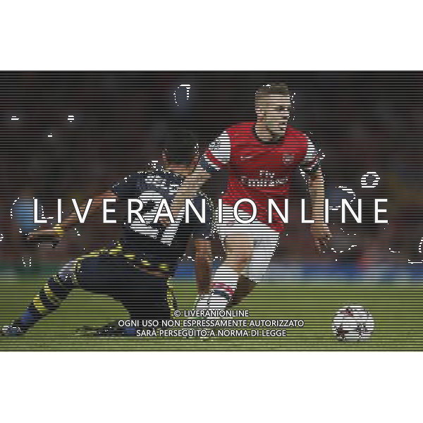 (130828) -- LONDON, Aug. 28, 2013 () -- Jack Wilshere (R) of Arsenal breaks through during the UEFA Champions League Play-off Round Second leg match between Arsenal FC and Fenerbahce SK at Emirates Stadium in London, Britain on August 27, 2013. Arsenal won 2-0 in this match. Arsenal defeated Fenerbahce with a 5-0 in aggregate to reach the Champions League for the 16th consecutive year.(/Wang Lili)