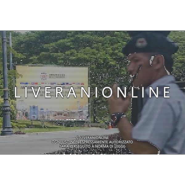 (130827) -- BANDAR SERI BEGAWAN, Aug. 27, 2013 () -- A security officer stands guard near the hotel where the ASEAN Defence Ministers\' Meeting will be held in Bandar Seri Begawan, Sri Lanka, Aug. 27, 2013. ASEAN defense chiefs are arriving Tuesday for the 7th ASEAN Defense Ministers\' Meeting (ADMM) in Brunei to discuss cooperation and promotion of regional peace and stability. (/Lui Siu Wai) (srb) ©photoshot/AGENZIA ALDO LIVERANI SAS - ITALY ONLY - Meeting dei Ministri della Difesa a Bandar Seri Begawan , Brunei, 29 agosto 2013.