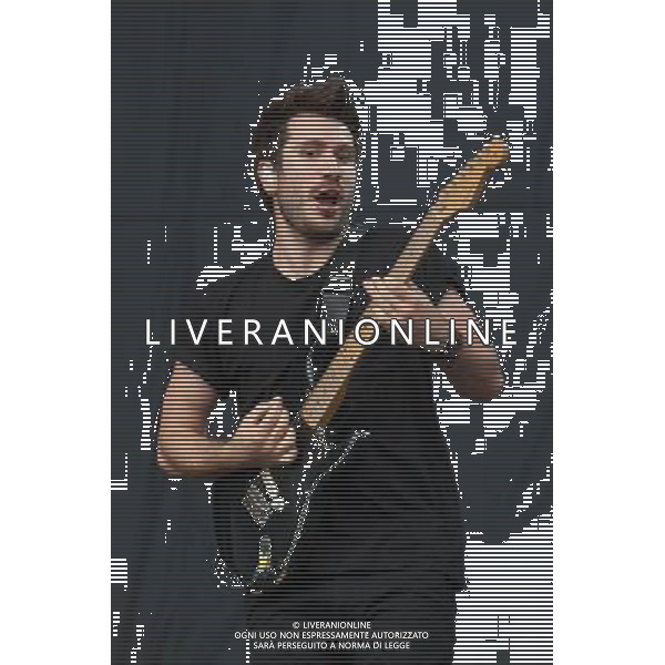 Twin Atlantic perform on the Main Stage at Leeds Festival, Bramham Park, Leeds, UK on 25th August 2013. Shown here Barry McKenna ©PHOTOSHOT/AGENZIA ALDO LIVERANI SAS - ITALY ONLY - EDITORIAL USE ONLY