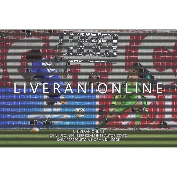 2013.08.30 PRAGA PILKA NOZNA SUPER PUCHAR EUROPY 2013 FOOTBALL UEFA SUPERCUP 2013 FC BAYERN MONACHIUM - FC CHELSEA LONDYN N/Z ROMELU LUKAKU MANUEL NEUER DECYDUJACY KARNY FOTO LUKASZ LASKOWSKI / PRESSFOCUS NEWSPIXPL --- Newspix.pl AG ALDO LIVERANI SAS ONLY ITALY *** Local Caption *** www.newspix.pl mail us: info@newspix.pl call us: 0048 022 23 22 222 --- Polish Picture Agency by Ringier Axel Springer Poland