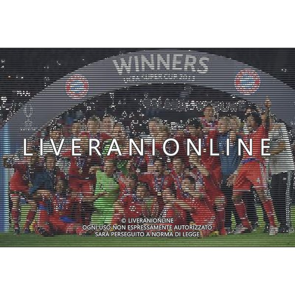 2013.08.30 PRAGA PILKA NOZNA SUPER PUCHAR EUROPY 2013 FOOTBALL UEFA SUPERCUP 2013 FC BAYERN MONACHIUM - FC CHELSEA LONDYN N/Z PUCHAR MEDAL DEKORACJA MARIO GOTZE ARJEN ROBBEN MANUEL NEUER THOMAS MULLER FRANCK RIBERY PHILIPP LAHM FOTO LUKASZ LASKOWSKI / PRESSFOCUS NEWSPIXPL --- Newspix.pl AG ALDO LIVERANI SAS ONLY ITALY *** Local Caption *** www.newspix.pl mail us: info@newspix.pl call us: 0048 022 23 22 222 --- Polish Picture Agency by Ringier Axel Springer Poland