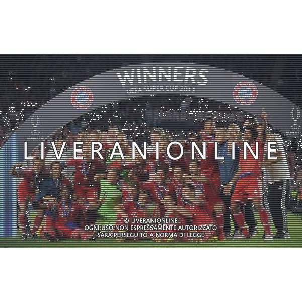 2013.08.30 PRAGA PILKA NOZNA SUPER PUCHAR EUROPY 2013 FOOTBALL UEFA SUPERCUP 2013 FC BAYERN MONACHIUM - FC CHELSEA LONDYN N/Z PUCHAR MEDAL DEKORACJA MARIO GOTZE ARJEN ROBBEN MANUEL NEUER THOMAS MULLER FRANCK RIBERY PHILIPP LAHM FOTO LUKASZ LASKOWSKI / PRESSFOCUS NEWSPIXPL --- Newspix.pl AG ALDO LIVERANI SAS ONLY ITALY *** Local Caption *** www.newspix.pl mail us: info@newspix.pl call us: 0048 022 23 22 222 --- Polish Picture Agency by Ringier Axel Springer Poland