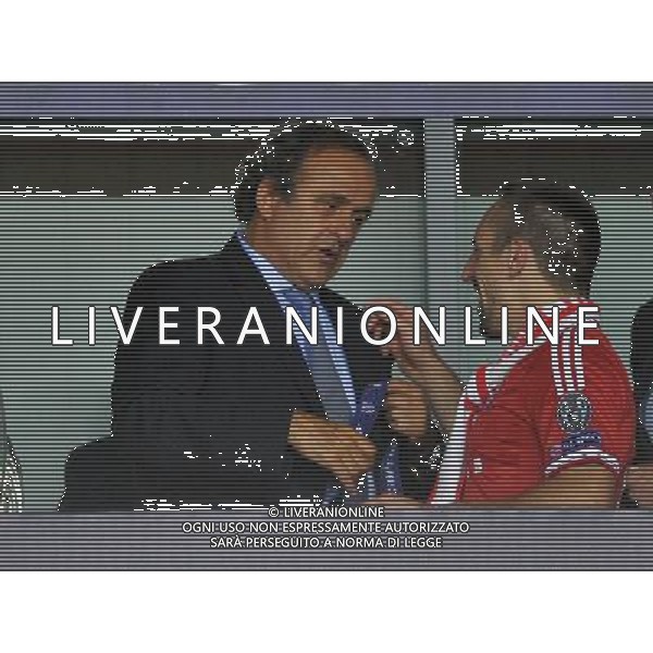 2013.08.30 PRAGA PILKA NOZNA SUPER PUCHAR EUROPY 2013 FOOTBALL UEFA SUPERCUP 2013 FC BAYERN MONACHIUM - FC CHELSEA LONDYN N/Z PUCHAR MEDAL DEKORACJA MICHEL PLATINI FRANCK RIBERY FOTO LUKASZ LASKOWSKI / PRESSFOCUS NEWSPIXPL --- Newspix.pl AG ALDO LIVERANI SAS ONLY ITALY *** Local Caption *** www.newspix.pl mail us: info@newspix.pl call us: 0048 022 23 22 222 --- Polish Picture Agency by Ringier Axel Springer Poland