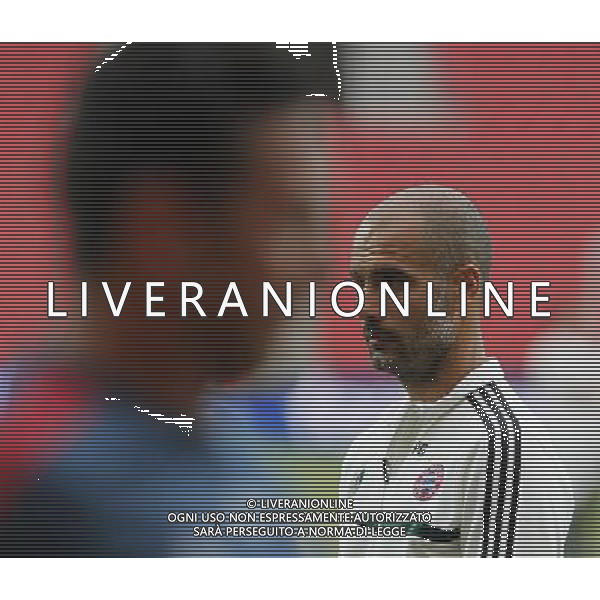 (130830) -- PRAGUE, Aug. 30, 2013 () -- Bayern Munich\'s Spanish head coach Pep Guardiola (R) take part in a training session on the eve of the UEFA Super Cup football match Chelsea FC vs Bayern Munich, on August 29, 2013 at the Eden Stadium, in Prague. (/Zhou Lei) ©photoshot/AGENZIA ALDO LIVERANI SAS - ITALY ONLY - Chelsea vs Bayern Monaco UEFA Supercoppa Europea allo Stadio Eden di Praga 30 agosto 2013