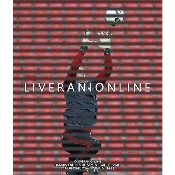 (130830) -- PRAGUE, Aug. 30, 2013 () -- Bayern Munich\'s goalkeeper Manuel Neuer makes a save during a training session on the eve of the UEFA Super Cup football match Chelsea FC vs Bayern Munich, on August 29, 2013 at the Eden Stadium, in Prague. (/Zhou Lei) ©photoshot/AGENZIA ALDO LIVERANI SAS - ITALY ONLY - Chelsea vs Bayern Monaco UEFA Supercoppa Europea allo Stadio Eden di Praga 30 agosto 2013