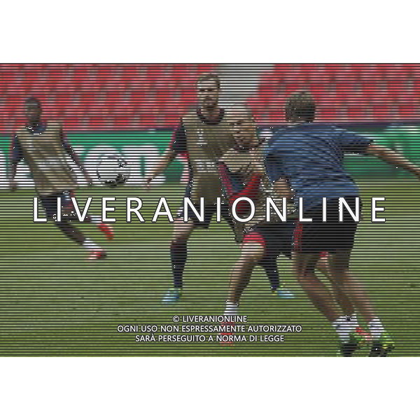 (130830) -- PRAGUE, Aug. 30, 2013 () -- Bayern Munich\'s Arjen Robben (C) take part in a training session on the eve of the UEFA Super Cup football match Chelsea FC vs Bayern Munich, on August 29, 2013 at the Eden Stadium, in Prague. (/Zhou Lei) ©photoshot/AGENZIA ALDO LIVERANI SAS - ITALY ONLY - Chelsea vs Bayern Monaco UEFA Supercoppa Europea allo Stadio Eden di Praga 30 agosto 2013