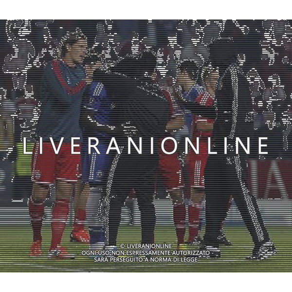 (130830) -- PRAGUE, Aug. 30, 2013 () --Romelu Lukaku (2nd L) of Chelsea FC, who losts the last penalty, is comforted by players from both teams after the UEFA Super Cup football match Chelsea FC vs Bayern Munich on August 30, 2013 at the Eden Stadium in Prague. Bayern Munich won the match 7:6. (/Zhou Lei) ©photoshot/AGENZIA ALDO LIVERANI SAS - ITALY ONLY - Chelsea vs Bayern Monaco UEFA Supercoppa Europea allo Stadio Eden di Praga 30 agosto 2013
