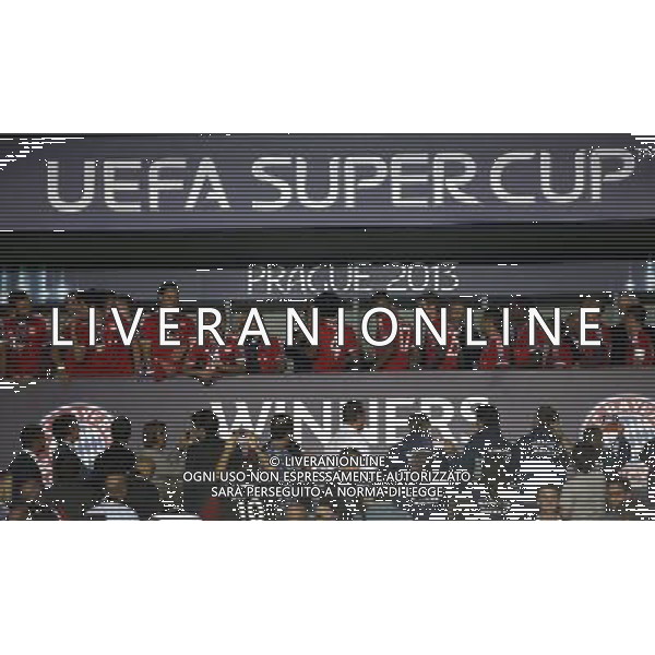 (130830) -- PRAGUE, Aug. 30, 2013 () -- Players of Bayern Munich receive gold medals after winning the UEFA Super Cup football match Chelsea FC vs Bayern Munich on August 30, 2013 at the Eden Stadium in Prague. Bayern Munich won the match 7:6. (/Zhou Lei) ©photoshot/AGENZIA ALDO LIVERANI SAS - ITALY ONLY - Chelsea vs Bayern Monaco UEFA Supercoppa Europea allo Stadio Eden di Praga 30 agosto 2013