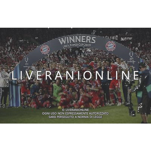 (130830) -- PRAGUE, Aug. 30, 2013 () -- Players of Bayern Munich celebrate after winning the UEFA Super Cup football match Chelsea FC vs Bayern Munich on August 30, 2013 at the Eden Stadium in Prague. Bayern Munich won the match 7:6. (/Zhou Lei) ©photoshot/AGENZIA ALDO LIVERANI SAS - ITALY ONLY - Chelsea vs Bayern Monaco UEFA Supercoppa Europea allo Stadio Eden di Praga 30 agosto 2013