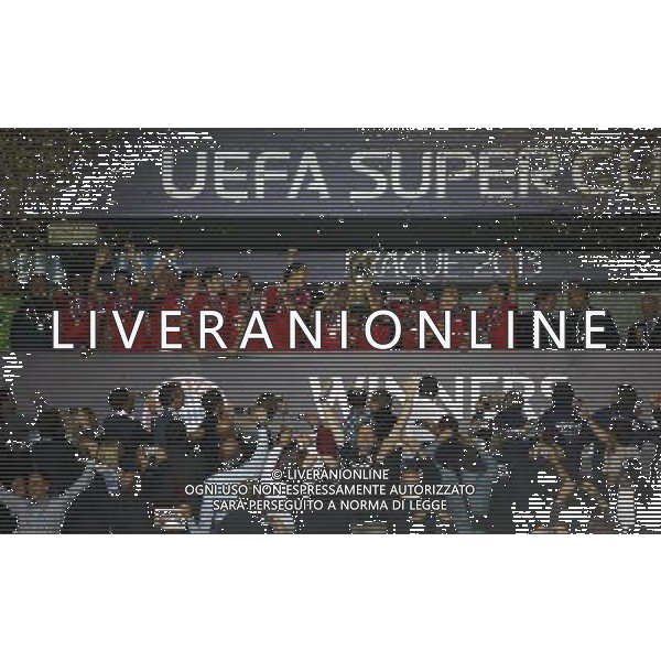 (130830) -- PRAGUE, Aug. 30, 2013 () -- Players of Bayern Munich celebrate after winning the UEFA Super Cup football match Chelsea FC vs Bayern Munich on August 30, 2013 at the Eden Stadium in Prague. Bayern Munich won the match 7:6. (/Zhou Lei) ©photoshot/AGENZIA ALDO LIVERANI SAS - ITALY ONLY - Chelsea vs Bayern Monaco UEFA Supercoppa Europea allo Stadio Eden di Praga 30 agosto 2013