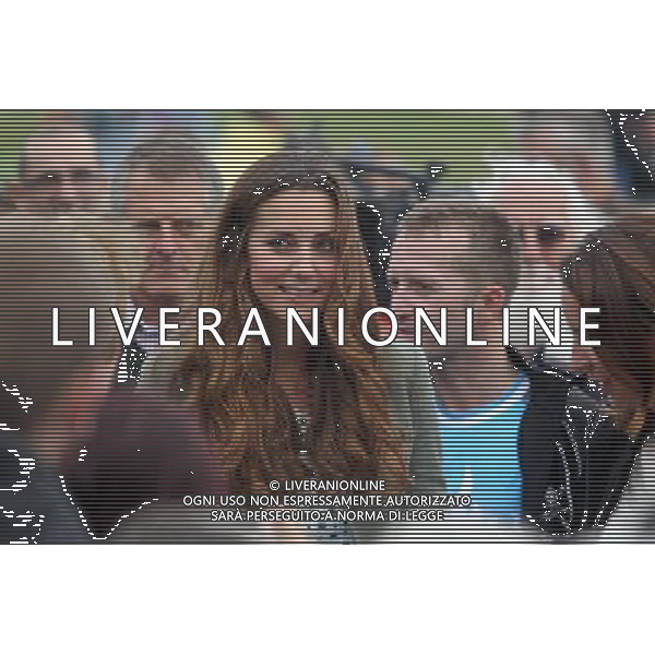 30th aug 2013 William and Kate at Breakwater country park anglesey to start the Ring O Fire marathon. ©photoshot/AGENZIA ALDO LIVERANI SAS - ITALY ONLY - REALI INGLESI: Il principe William e la moglie Kate alla partenza della maratona Ring O Fire al parco Anglesey 30 Agosto 2013