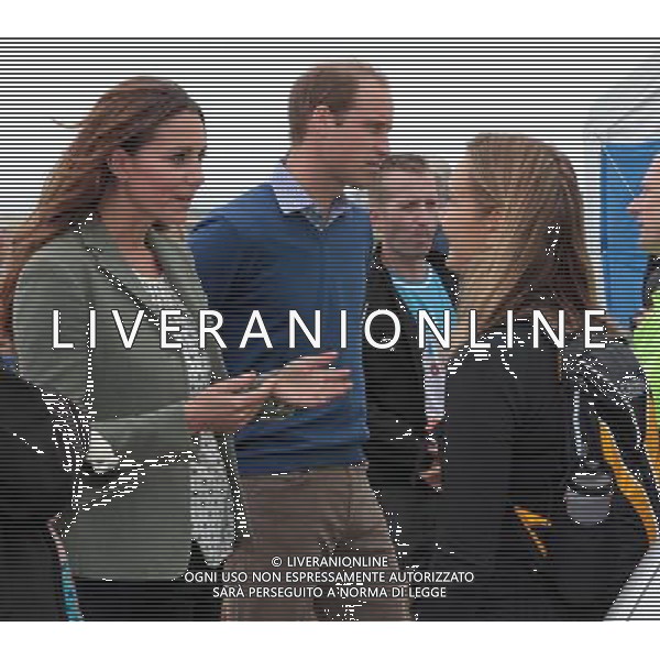 30th aug 2013 William and Kate at Breakwater country park anglesey to start the Ring O Fire marathon. ©photoshot/AGENZIA ALDO LIVERANI SAS - ITALY ONLY - REALI INGLESI: Il principe William e la moglie Kate alla partenza della maratona Ring O Fire al parco Anglesey 30 Agosto 2013
