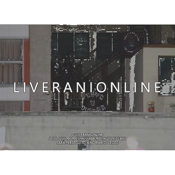 BOLZANO 1 SETTEMBRE 2013 /CAMPIONATO LEGAPRO I^ DIVISIONE 2013-2014 / SUDTIROL VS REGGIANA / NELLA FOTO: IL GRUPPO REGGIANO DELLE TESTE QUADRE FUORI DALLO STADIO PERCHE\' SENZA TESSERA DEL TIFOSO / FOTO FRANCESCA SOLI - AGENZIA ALDO LIVERANI SAS