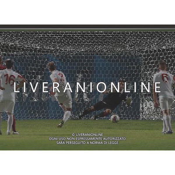 BOLZANO 1 SETTEMBRE 2013 /CAMPIONATO LEGAPRO I^ DIVISIONE 2013-2014 / SUDTIROL VS REGGIANA / NELLA FOTO: BASSOLI TRASFORMA IL RIGORE DELL\'1-1 / FOTO FRANCESCA SOLI - AGENZIA ALDO LIVERANI SAS