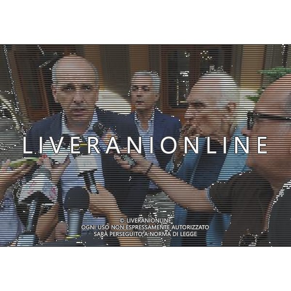 FOTO ALDO LIVERANI/LUCIANO ADRIANI TERAMO 30 08 2013 MARCO PANNELLA A TERAMO INSIEMEME A PAOLO TANCREDI, SENATORE DEL PDL, DURANTE LA RACCOLTA FIRME PER IL REFERENDUM SULLA GIUSTIZIA ©/AGENZIA ALDO LIVERANI SAS