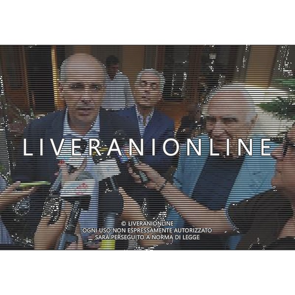 FOTO ALDO LIVERANI/LUCIANO ADRIANI TERAMO 30 08 2013 MARCO PANNELLA A TERAMO INSIEMEME A PAOLO TANCREDI, SENATORE DEL PDL, DURANTE LA RACCOLTA FIRME PER IL REFERENDUM SULLA GIUSTIZIA ©/AGENZIA ALDO LIVERANI SAS
