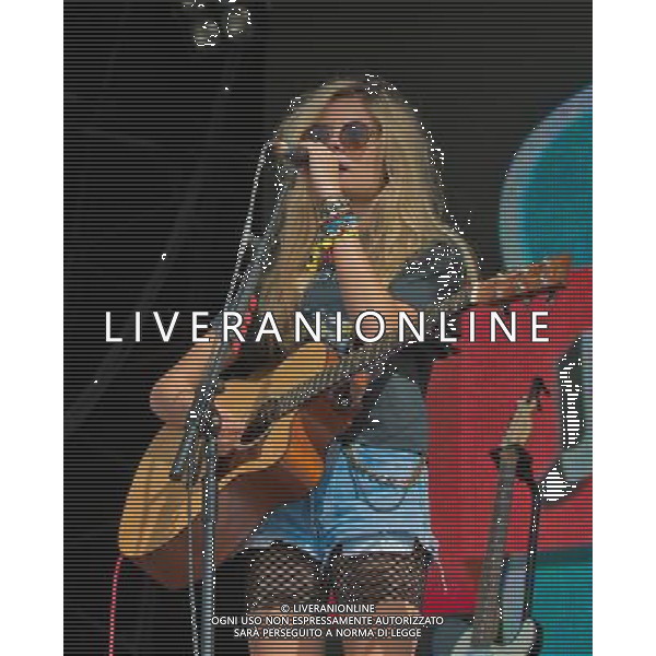  Trinity Jersey CI : Nina Nesbitt performing on the main stage at 2013 JerseyLive Festival.JerseyLive is celebrating its tenth year. Date 31/08/2013 ©PHOTOSHOT/AGENZIA ALDO LIVERANI SAS - ITALY ONLY - EDITORIAL USE ONLY