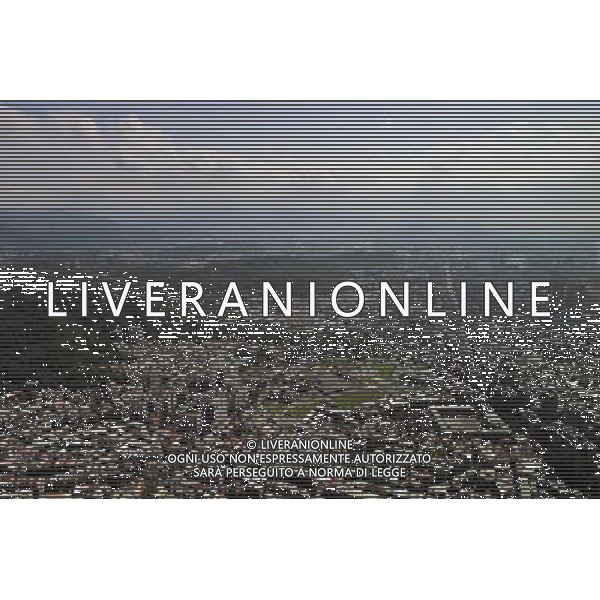 (130906) -- TAIPEI, Sept. 6, 2013 () -- This bird-eye view taken from the observation deck of skyscraper Taipei 101 (Taipei World Financial Center) shows Taipei city in southeast China\'s Taiwan, Sept. 6, 2013. (/Lu Peng) (hdt) ©photoshot/AGENZIA ALDO LIVERANI SAS - ITALY ONLY - Veduta panoramica della citta\' di Taipei nel sud-est della Cina di Taiwan, 6 settembre 2013