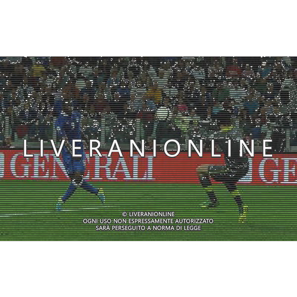 Qualificazioni ai Campionati Mondiali di Calcio Brasile FIFA 2014 Gruppo B Torino - 10.09.2013 Italia-Repubblica Ceca Nella Foto:occasione balotelli parata da cech /Ph.Vitez-Ag. Aldo Liverani