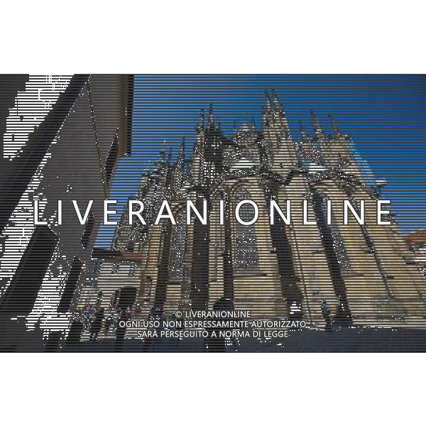 (130912) -- BRUSSELS, Sept. 12, 2013 () -- Travellers tour the St. Vitus Cathedral in Prague, capital of Czech Republic, on Aug. 29, 2013. As home to a number of famous cultural attractions, the extensive historic centre of Prague has been included in the UNESCO World Heritage List since 1992. In the course of the 1100 years of its existence, Prague¡¯s development can be documented in the architectural expression of many historical periods and their styles. (/Zhou Lei) ©PHOTOSHOT/AGENZIA ALDO LIVERANI SAS - ITALY ONLY - EDITORIAL USE ONLY - Vedute dei monumenti della citta di Praga, capitale della Repubblica Ceca, inserita nella lista del patrimonio mondiale dell\'UNESCO dal 1992.