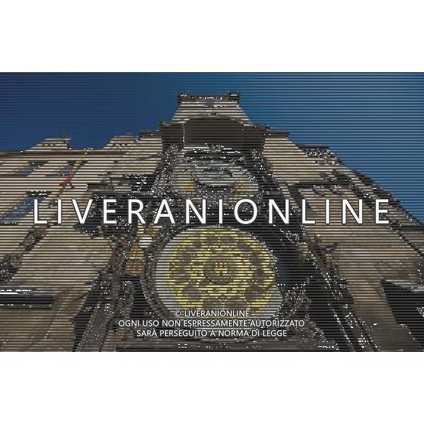 (130912) -- BRUSSELS, Sept. 12, 2013 () -- The photo taken on Aug. 29, 2013 shows the renowned Astronomical Clock in Prague, capital of Czech Republic, As home to a number of famous cultural attractions, the extensive historic centre of Prague has been included in the UNESCO World Heritage List since 1992. In the course of the 1100 years of its existence, Prague¡¯s development can be documented in the architectural expression of many historical periods and their styles. (/Zhou Lei) ©PHOTOSHOT/AGENZIA ALDO LIVERANI SAS - ITALY ONLY - EDITORIAL USE ONLY - Vedute dei monumenti della citta di Praga, capitale della Repubblica Ceca, inserita nella lista del patrimonio mondiale dell\'UNESCO dal 1992.