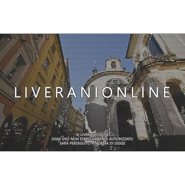 (130912) -- BRUSSELS, Sept. 12, 2013 () -- People tour the old town in Prague, capital of Czech Republic, on Aug. 29, 2013. As home to a number of famous cultural attractions, the extensive historic centre of Prague has been included in the UNESCO World Heritage List since 1992. In the course of the 1100 years of its existence, Prague¡¯s development can be documented in the architectural expression of many historical periods and their styles. (/Zhou Lei) ©PHOTOSHOT/AGENZIA ALDO LIVERANI SAS - ITALY ONLY - EDITORIAL USE ONLY - Vedute dei monumenti della citta di Praga, capitale della Repubblica Ceca, inserita nella lista del patrimonio mondiale dell\'UNESCO dal 1992.