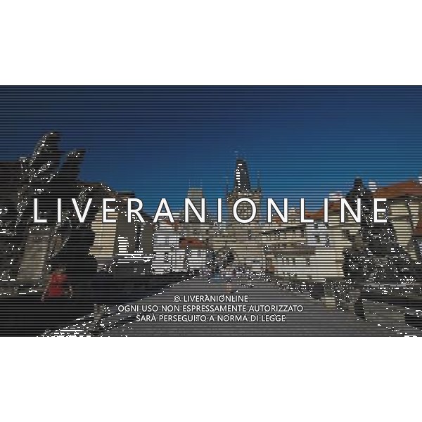 (130912) -- BRUSSELS, Sept. 12, 2013 () -- People tour the Charles Bridge in Prague, capital of Czech Republic, on Aug. 29, 2013. As home to a number of famous cultural attractions, the extensive historic centre of Prague has been included in the UNESCO World Heritage List since 1992. In the course of the 1100 years of its existence, Prague¡¯s development can be documented in the architectural expression of many historical periods and their styles. (/Zhou Lei) ©PHOTOSHOT/AGENZIA ALDO LIVERANI SAS - ITALY ONLY - EDITORIAL USE ONLY - Vedute dei monumenti della citta di Praga, capitale della Repubblica Ceca, inserita nella lista del patrimonio mondiale dell\'UNESCO dal 1992.