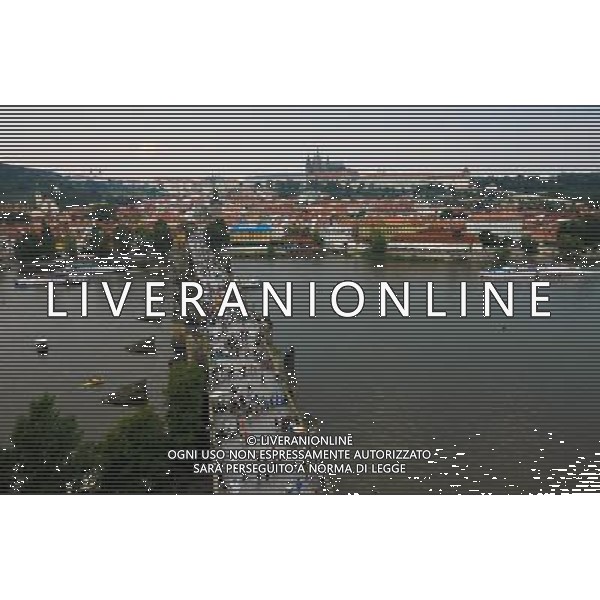 (130912) -- BRUSSELS, Sept. 12, 2013 () -- Travellers tour the Charles Bridge in Prague, capital of Czech Republic, on Aug. 31, 2013. As home to a number of famous cultural attractions, the extensive historic centre of Prague has been included in the UNESCO World Heritage List since 1992. In the course of the 1100 years of its existence, Prague¡¯s development can be documented in the architectural expression of many historical periods and their styles. (/Zhou Lei) ©PHOTOSHOT/AGENZIA ALDO LIVERANI SAS - ITALY ONLY - EDITORIAL USE ONLY - Vedute dei monumenti della citta di Praga, capitale della Repubblica Ceca, inserita nella lista del patrimonio mondiale dell\'UNESCO dal 1992.