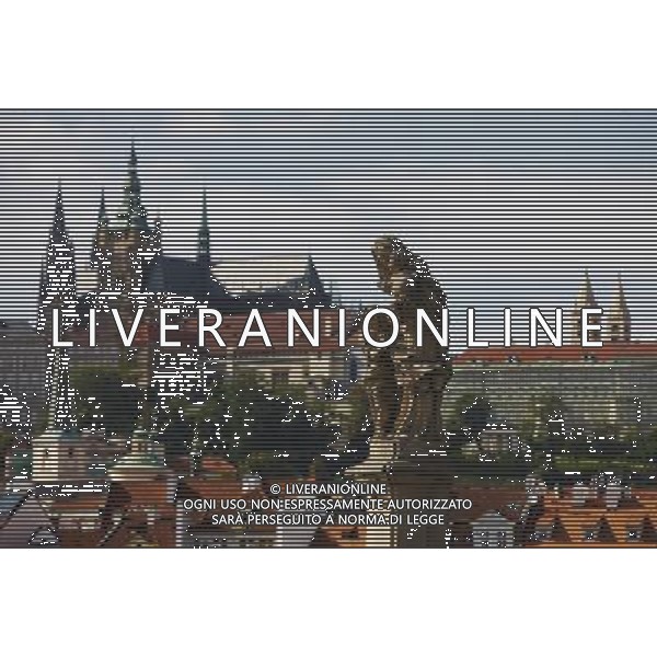 (130912) -- BRUSSELS, Sept. 12, 2013 () -- The photo taken on Sept. 1, 2013 shows the statue on the Charles Bridge and St. Vitus Cathedral of Prague, capital of Czech Republic, As home to a number of famous cultural attractions, the extensive historic centre of Prague has been included in the UNESCO World Heritage List since 1992. In the course of the 1100 years of its existence, Prague¡¯s development can be documented in the architectural expression of many historical periods and their styles. (/Zhou Lei) ©PHOTOSHOT/AGENZIA ALDO LIVERANI SAS - ITALY ONLY - EDITORIAL USE ONLY - Vedute dei monumenti della citta di Praga, capitale della Repubblica Ceca, inserita nella lista del patrimonio mondiale dell\'UNESCO dal 1992.